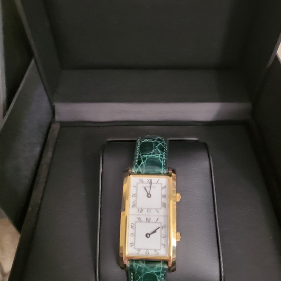 Authentic Hamilton Traveler dual time watch - Picture 2 of 8